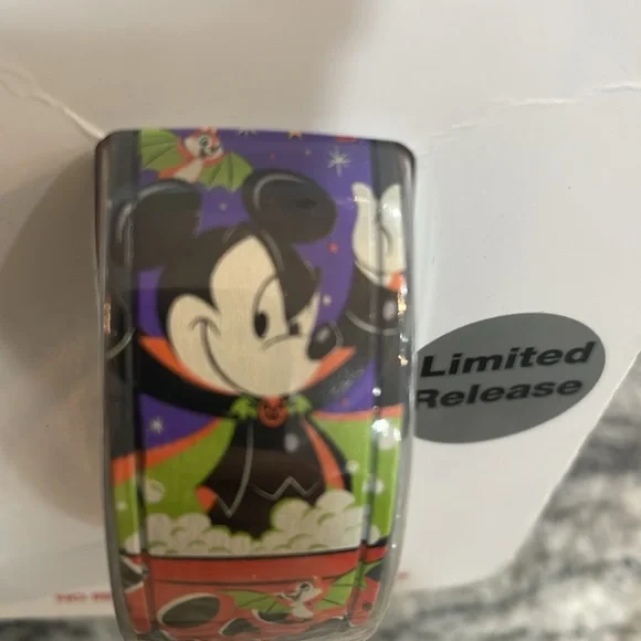 Disney Parks Magic Band 2 Halloween Limited Release Edition. New in Box - Picture 4 of 6